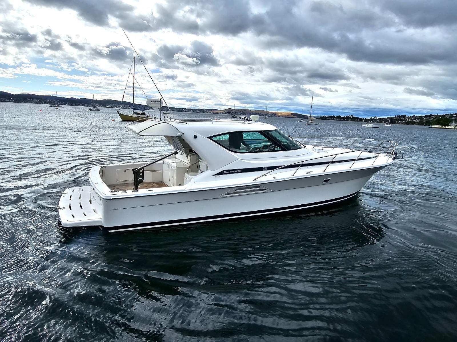Riviera 4000 Offshore Hardtop Platinum Series &ndash; 2000 Model JO JO