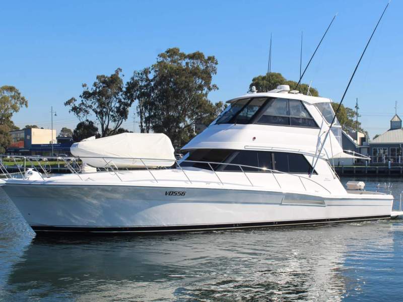 Riviera 48 Enclosed Flybridge