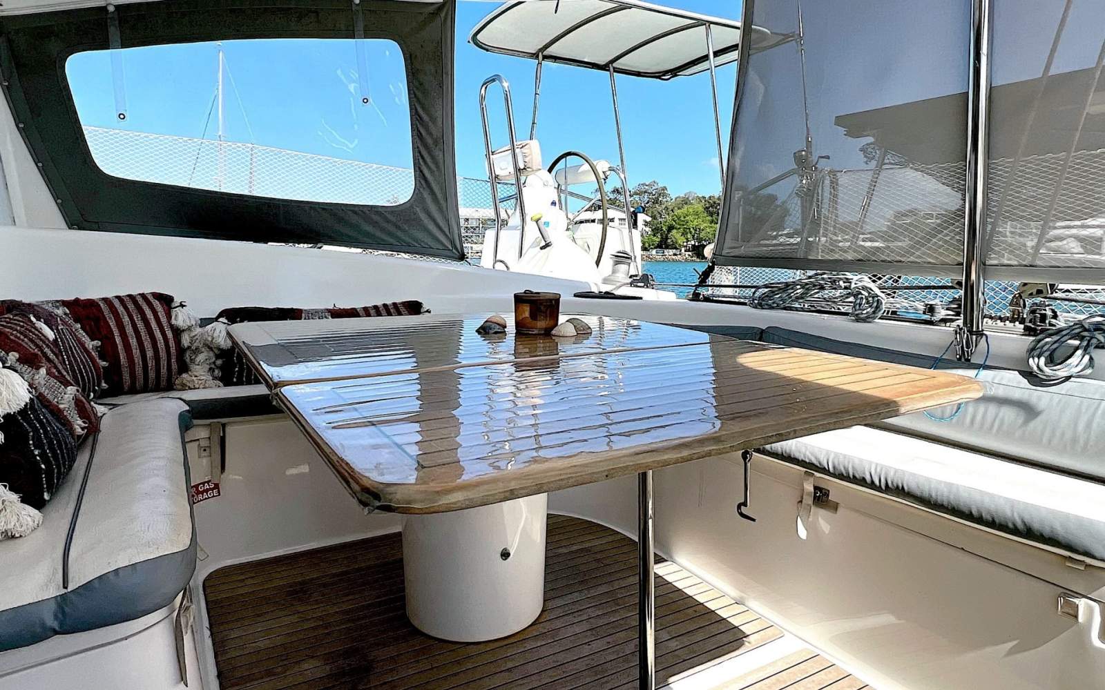 Nautitech 40.2 Blue water cruiser