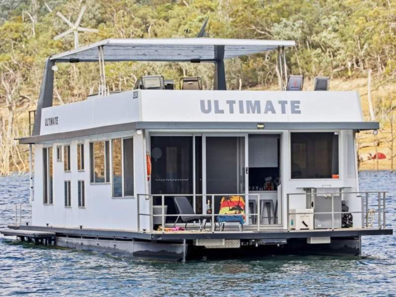 ULTIMATE Houseboat Holiday Home on Lake Eildon