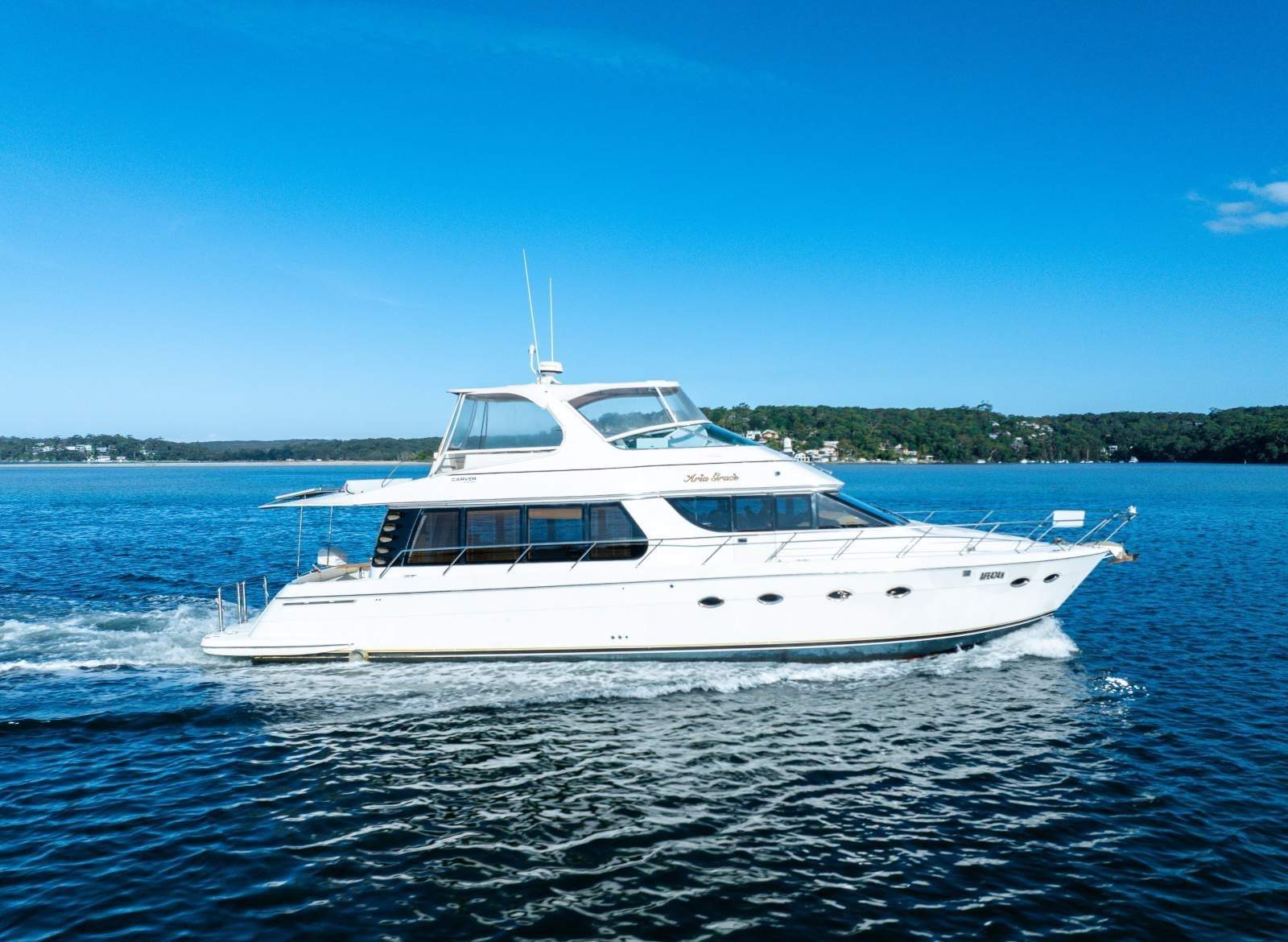 Carver 570 Pilothouse Cruiser