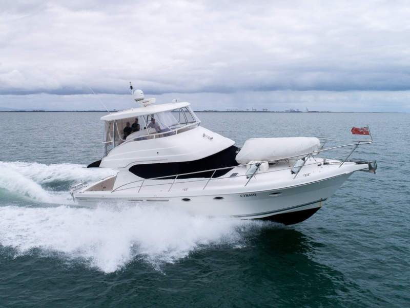 Mustang M43 Flybridge
