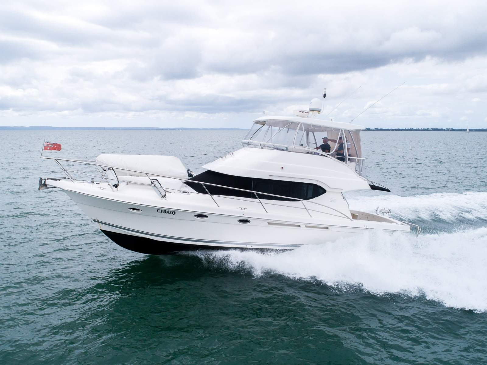 Mustang M43 Flybridge
