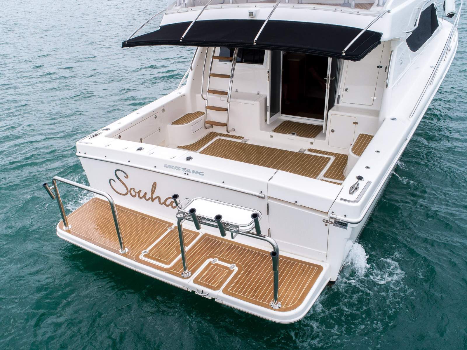 Mustang M43 Flybridge