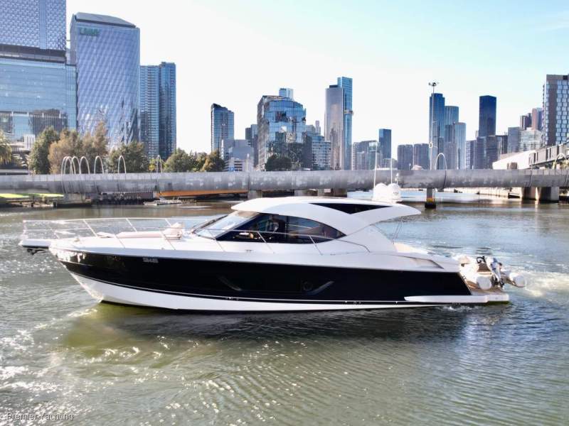 Riviera 4400 Sport Yacht Series II