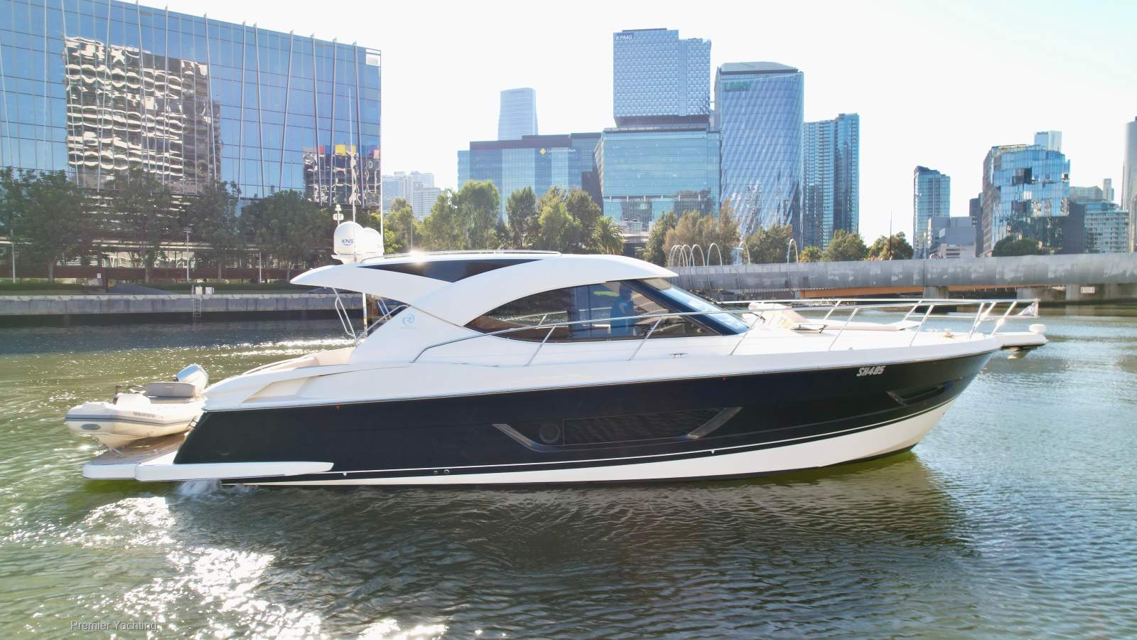 Riviera 4400 Sport Yacht Series II