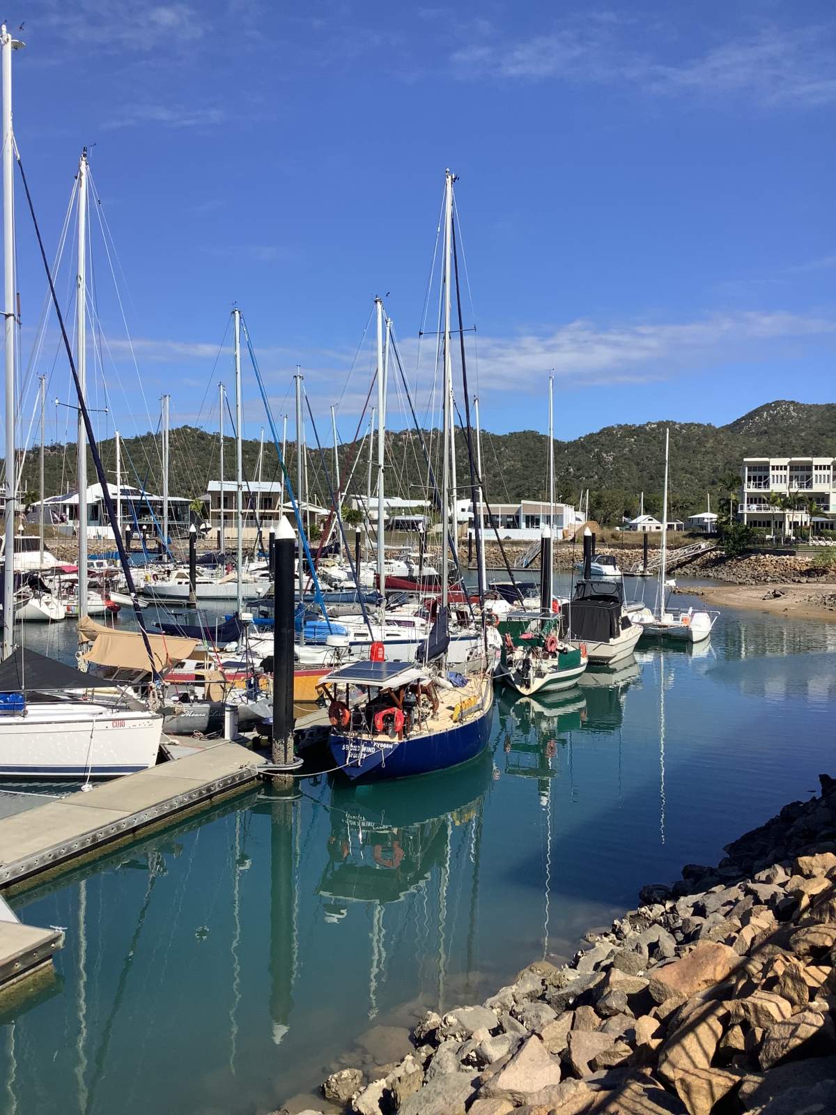 Bounty 35 Hard dodger and Bimini cruising set up.