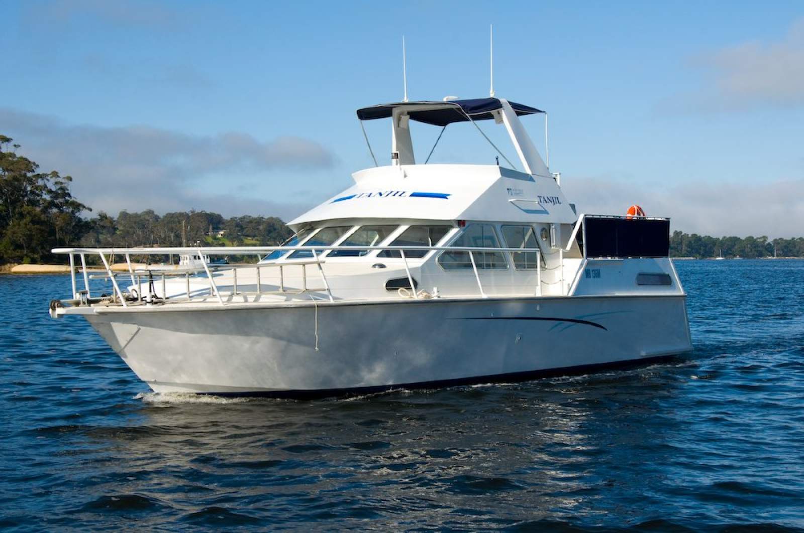 Aluminium Flybridge Cruiser 4E Survey