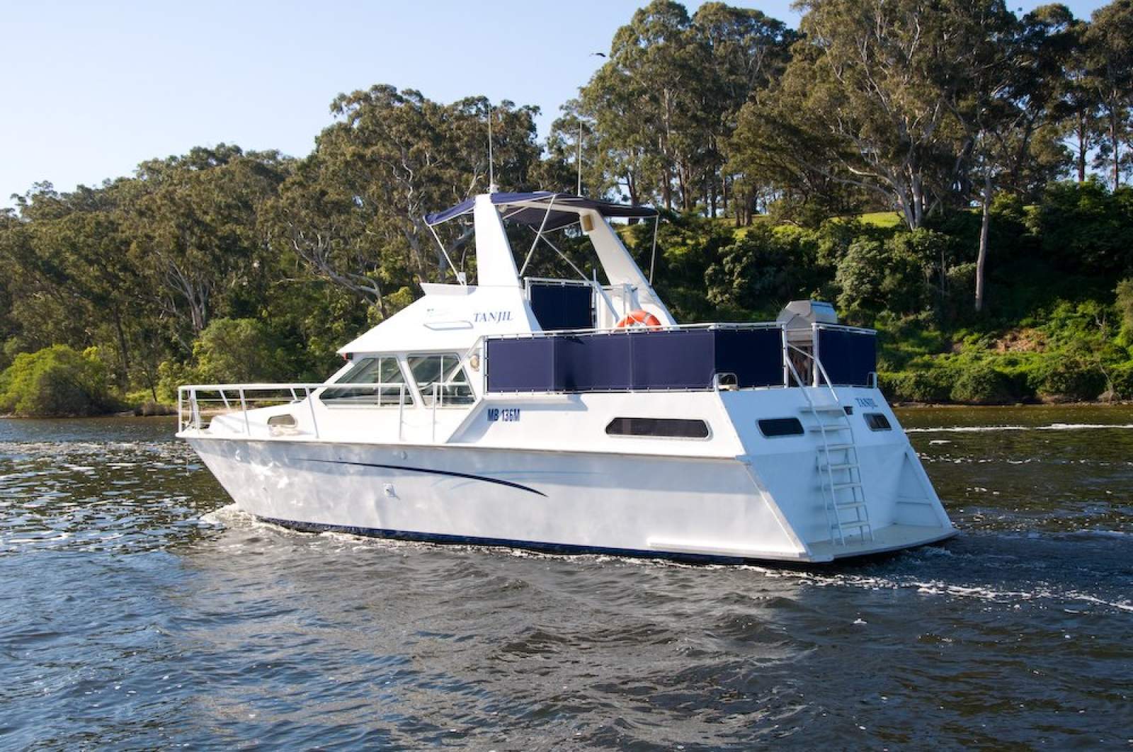 Aluminium Flybridge Cruiser 4E Survey