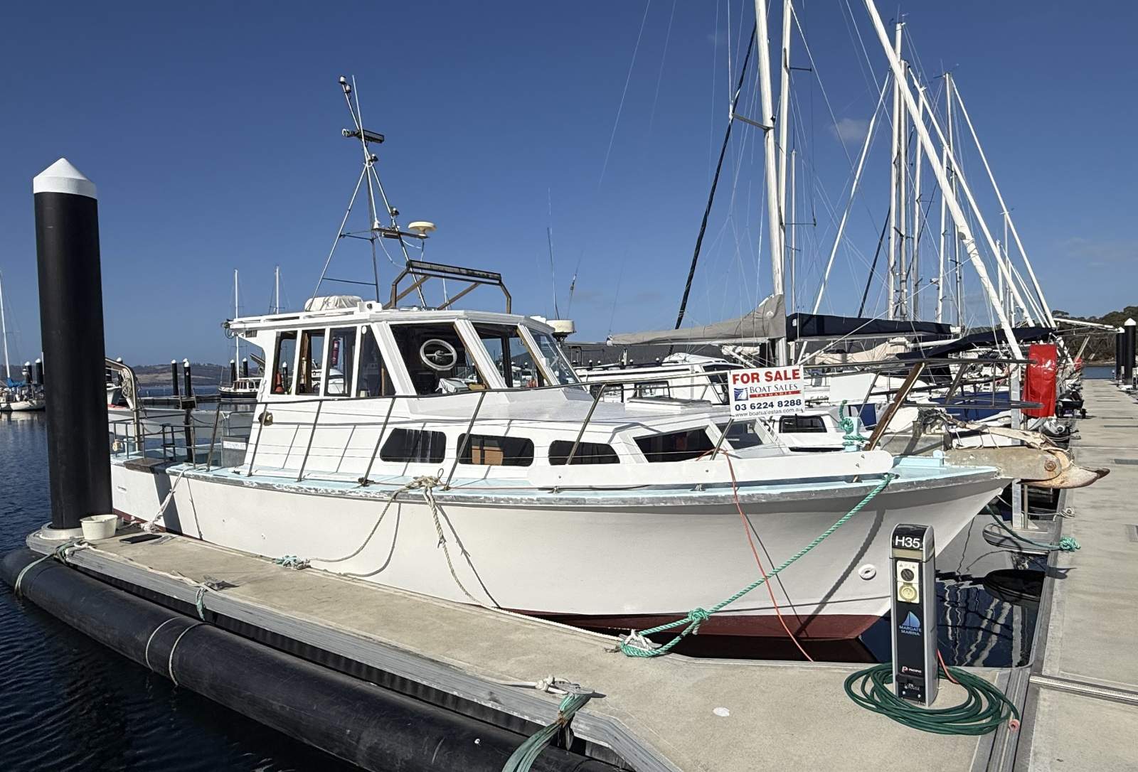 Hartley Cabin Cruiser - 37' "HANGOVER"