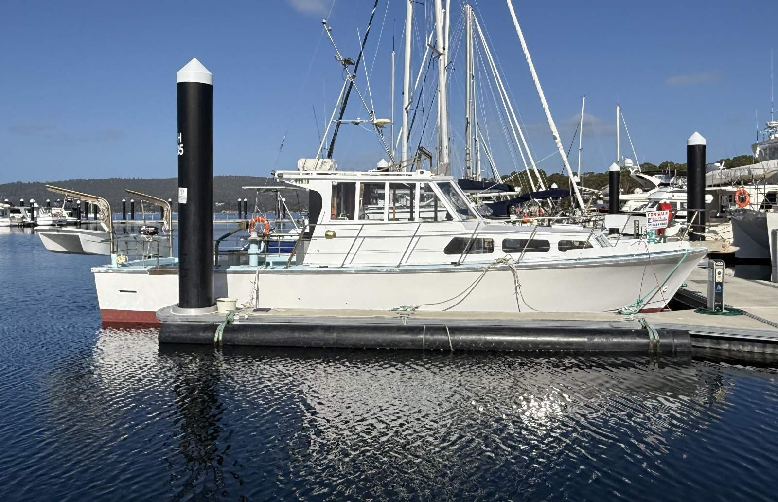Hartley Cabin Cruiser - 37' "HANGOVER"