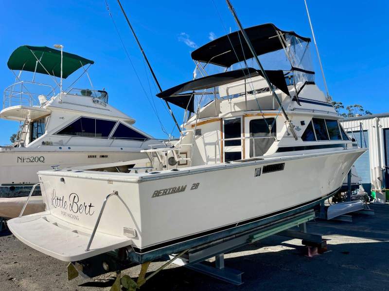 Bertram 28 Flybridge - Shaft Drive