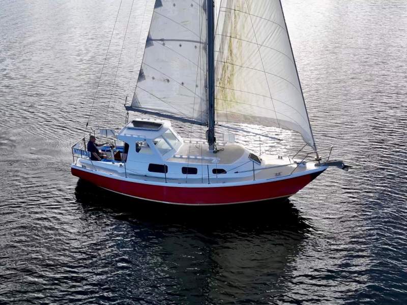 Bruce Roberts 30 WELL BUILT, COMFORTABLE AND CAPABLE CRUISER!