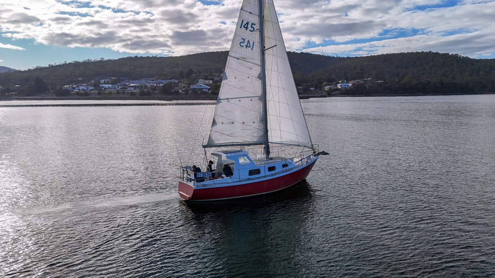 Bruce Roberts 30 WELL BUILT, COMFORTABLE AND CAPABLE CRUISER!