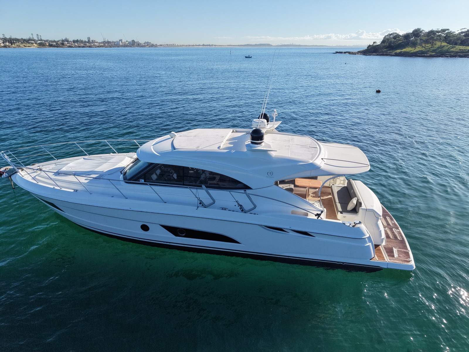 Riviera 4800 Sport Yacht