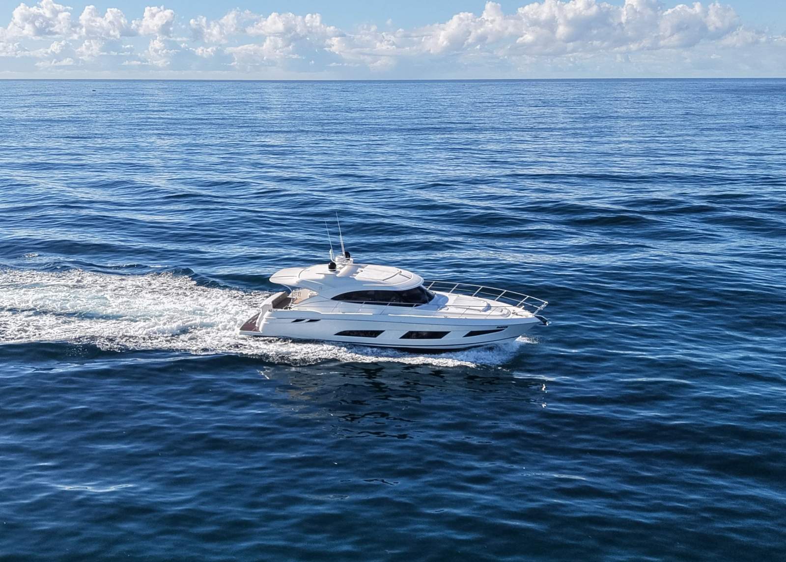 Riviera 4800 Sport Yacht