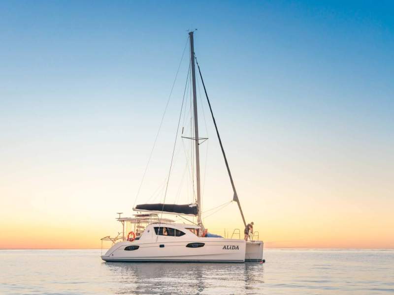 Leopard Catamarans 384