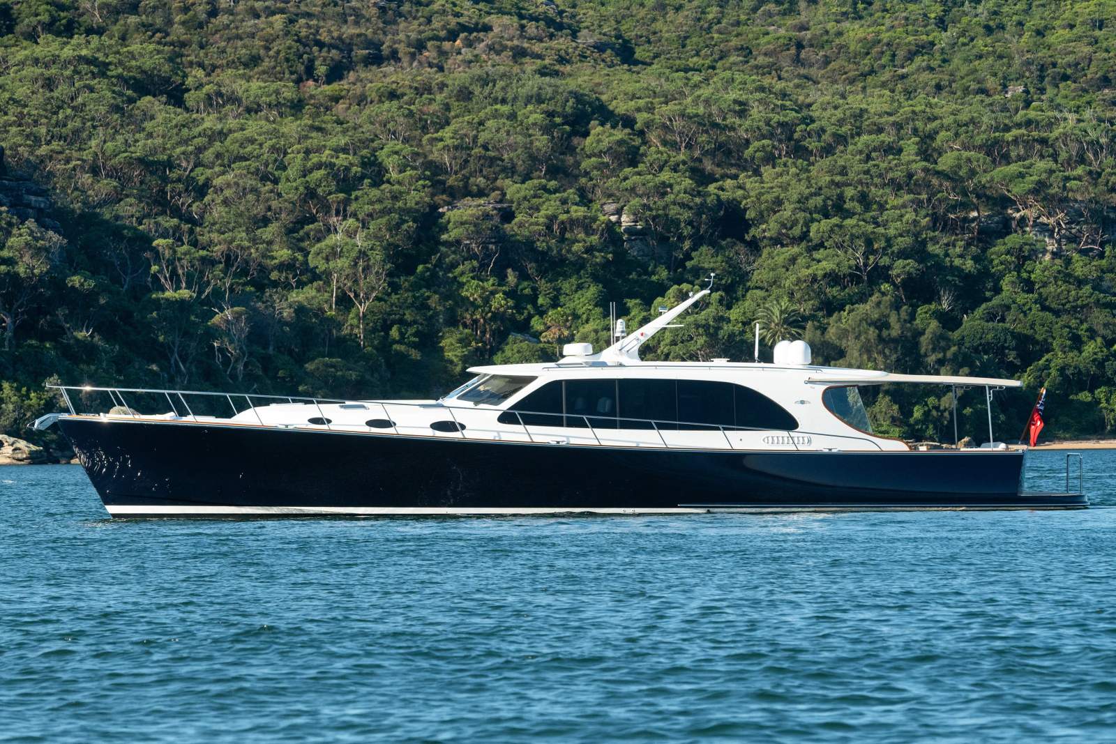 Palm Beach Motor Yachts 70 Sedan Luna