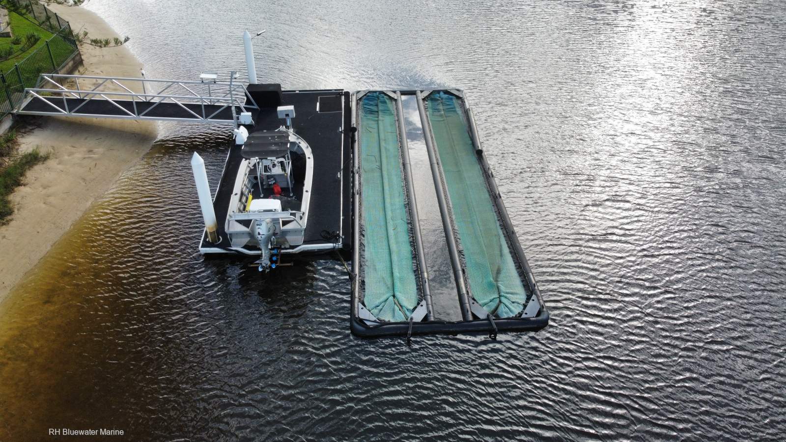 Seapen to Suit Catamaran