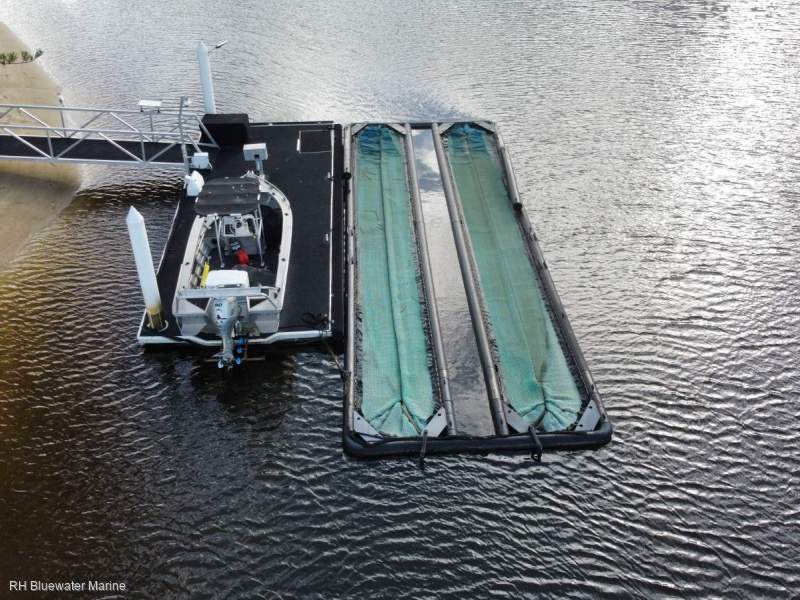 Seapen to Suit Catamaran
