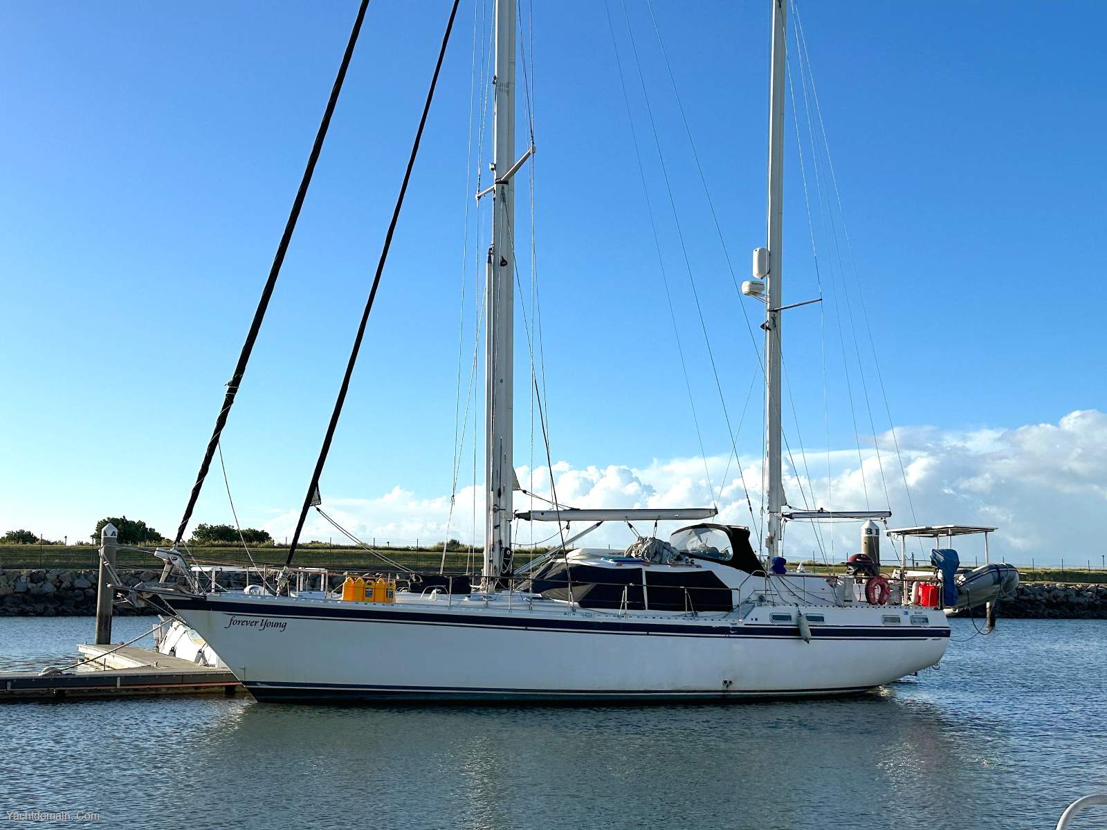 Nauticat 521 Pilot Saloon