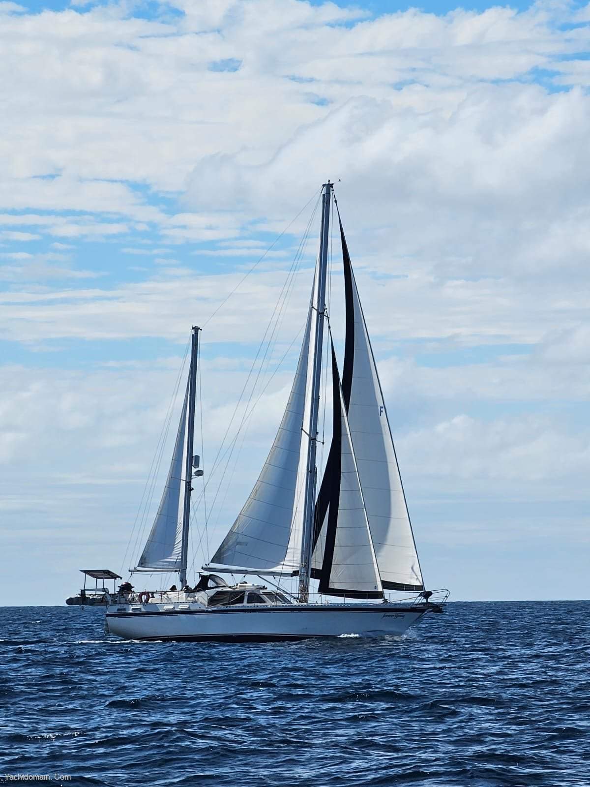 Nauticat 521 Pilot Saloon
