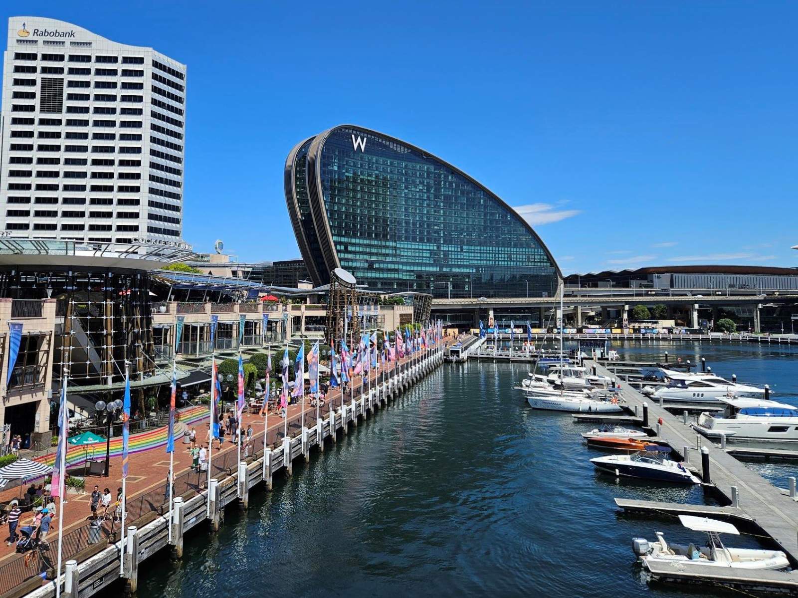 DARLING HARBOUR MARINA - COCKLE BAY WHARF - SYDNEY CITY CBD