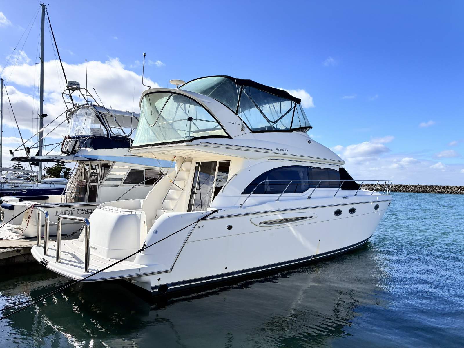 Meridian 411 Flybridge Luxury motor yacht - Bow & Stern Thrusters