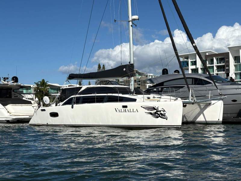 Lightwave 45 Grande - Galley Up, Fwd Nav