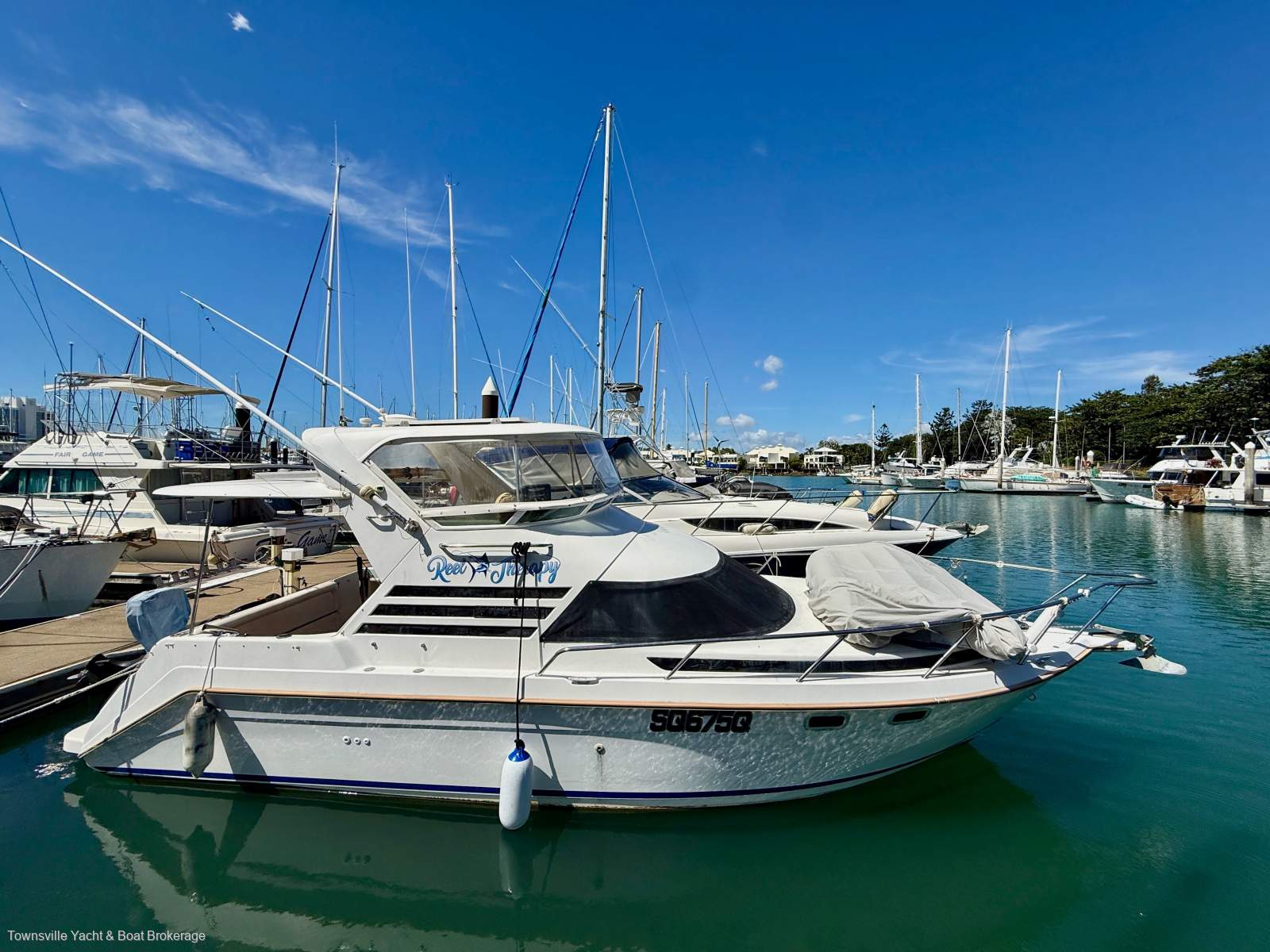Seaquest 2800 Sports Bridge Cruiser Full Cabin