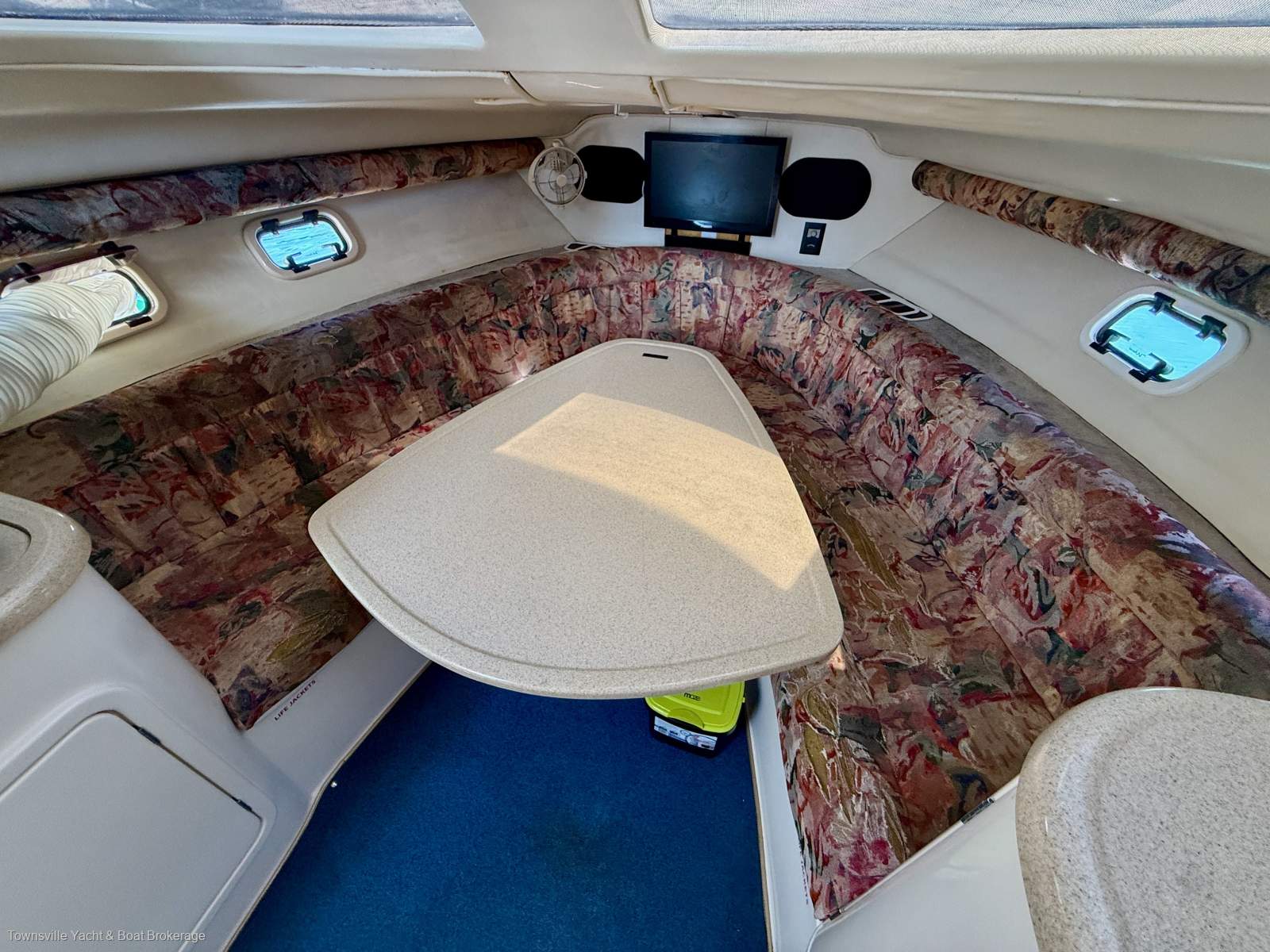 Seaquest 2800 Sports Bridge Cruiser Full Cabin