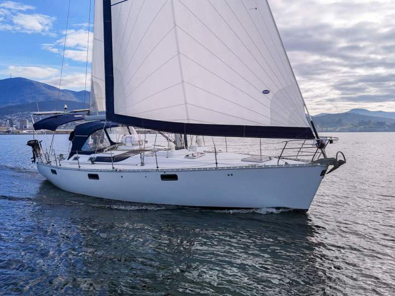 Beneteau Oceanis 430 EXCEPTIONAL CONDITION, SUPERBLY UPGRADED!