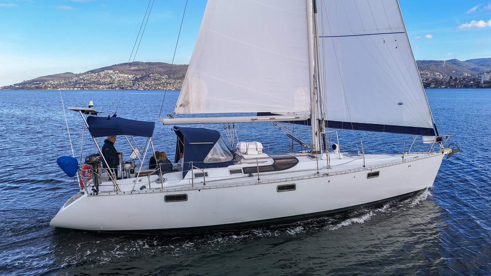 Beneteau Oceanis 430 EXCEPTIONAL CONDITION, SUPERBLY UPGRADED!