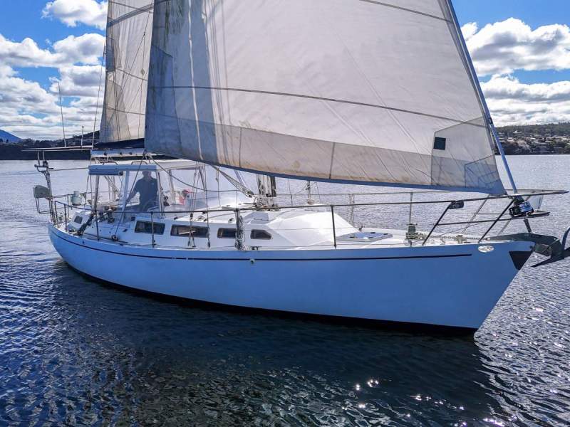 Adams 40CC CAPABLE BLUE WATER EXPLORER!