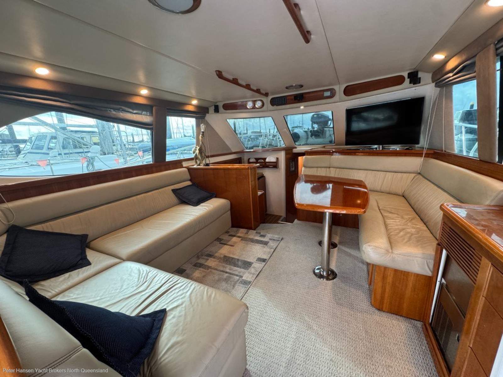Riviera 40 Platinum Flybridge Cruiser