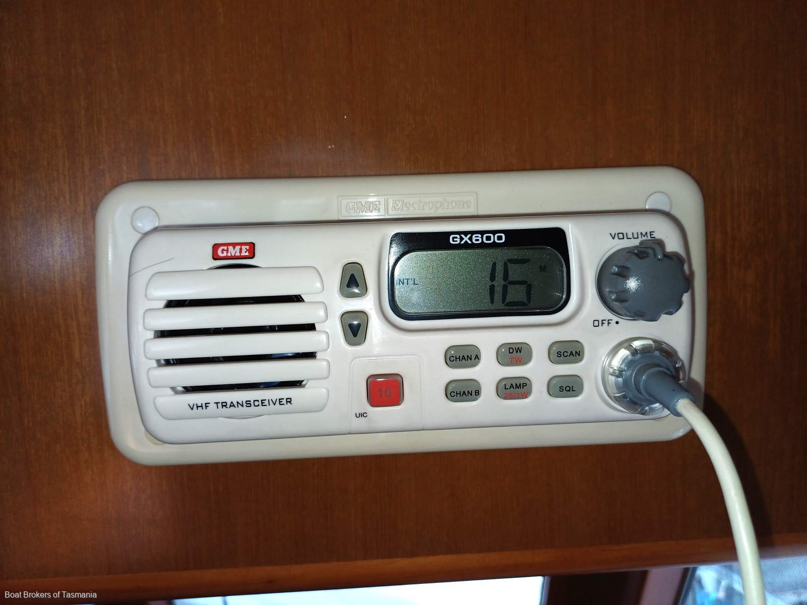 Seanna Integrity 350 Professionally maintained by conscientious vendors Boat Brokers of Tasmania