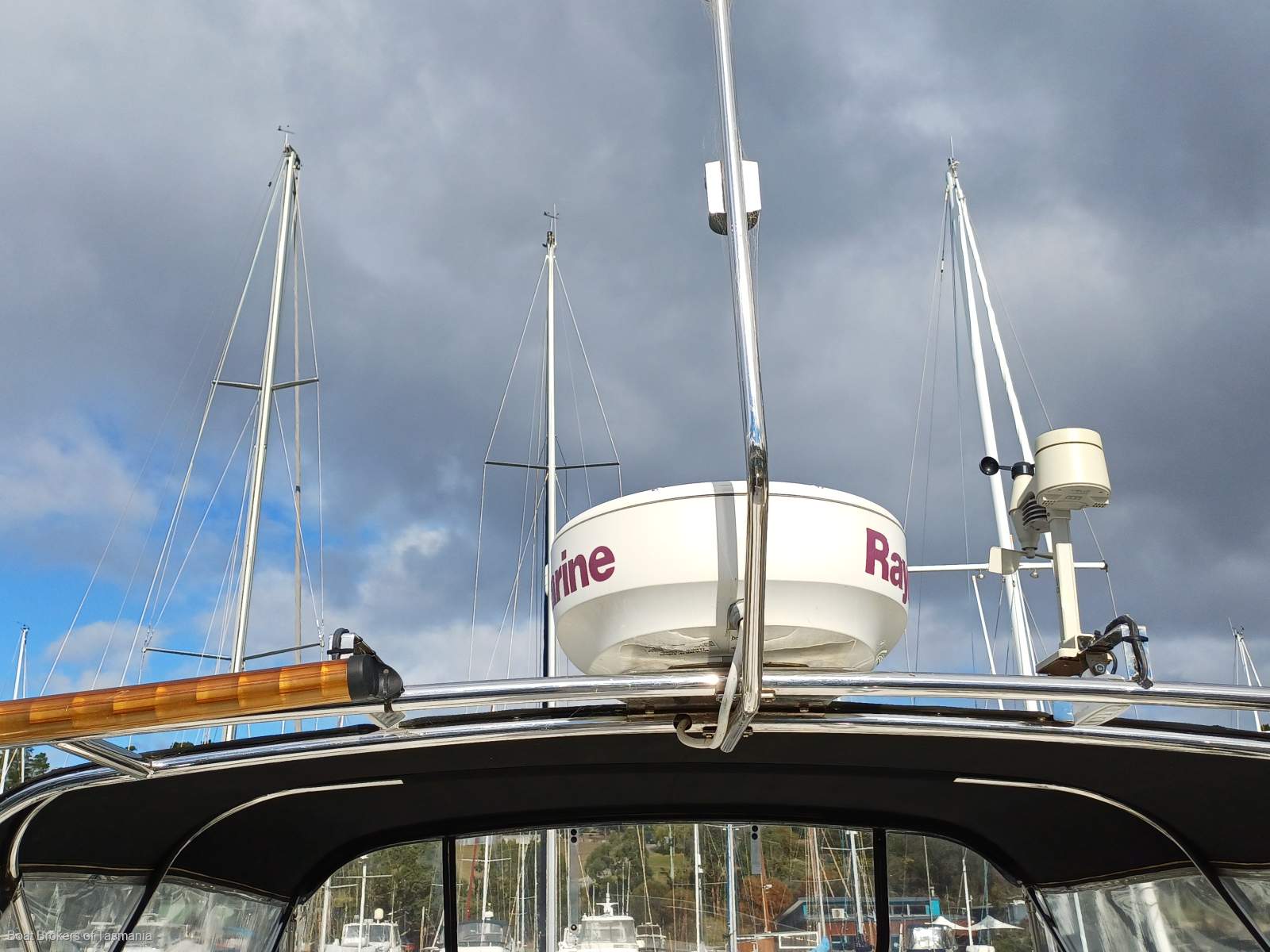 Seanna Integrity 350 Professionally maintained by conscientious vendors Boat Brokers of Tasmania