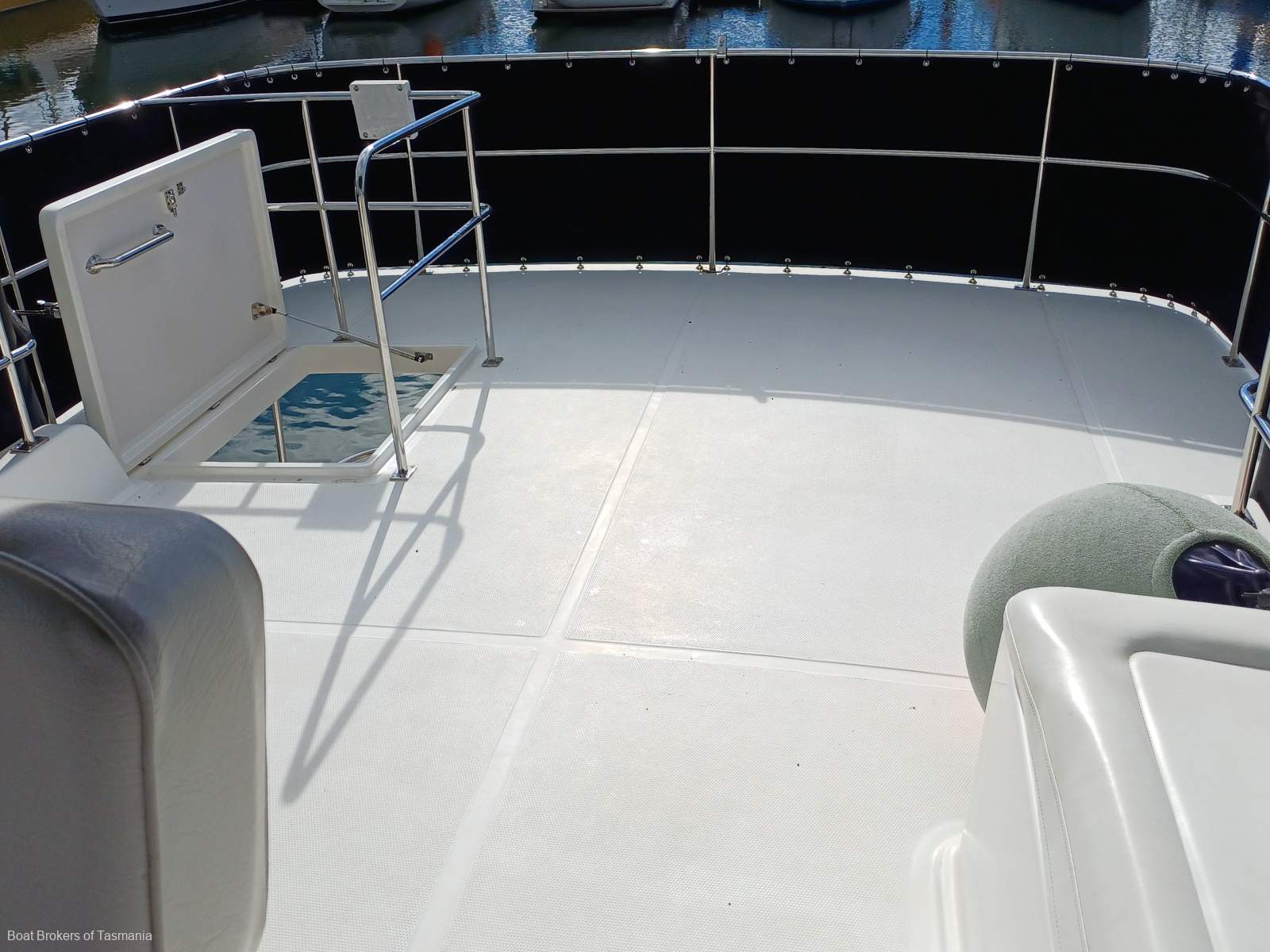 Seanna Integrity 350 Professionally maintained by conscientious vendors Boat Brokers of Tasmania