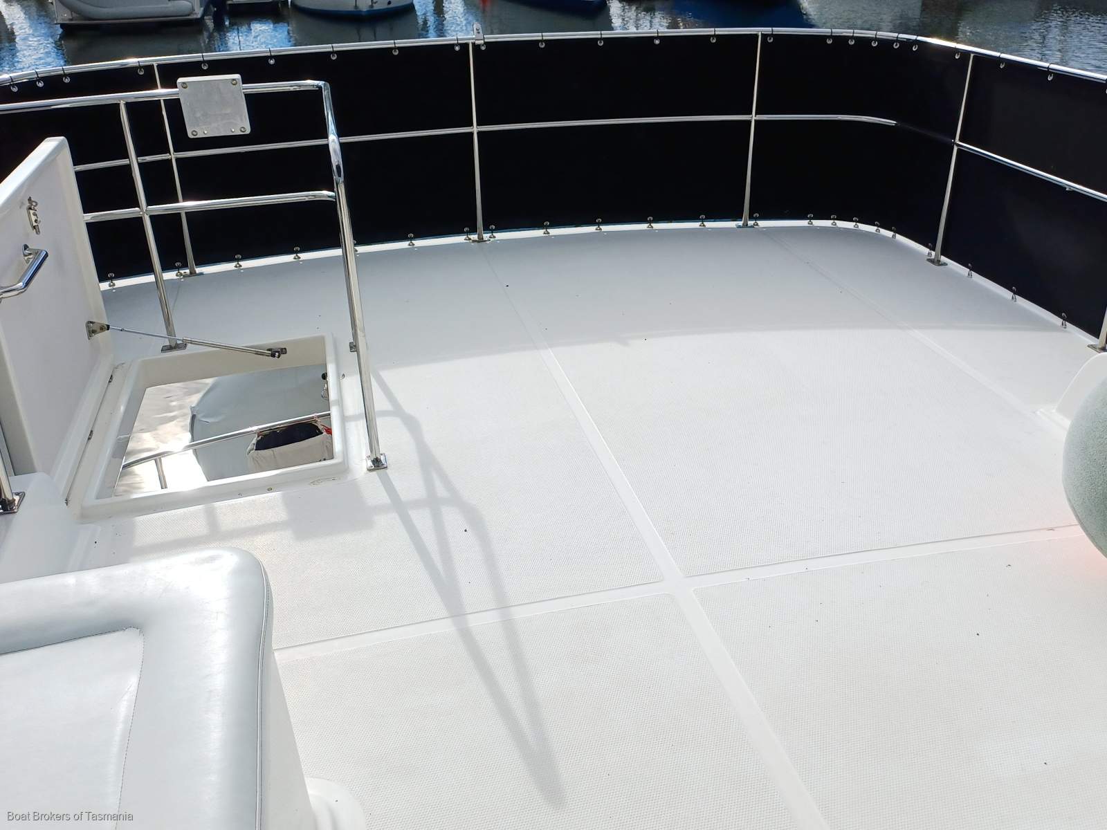Seanna Integrity 350 Professionally maintained by conscientious vendors Boat Brokers of Tasmania