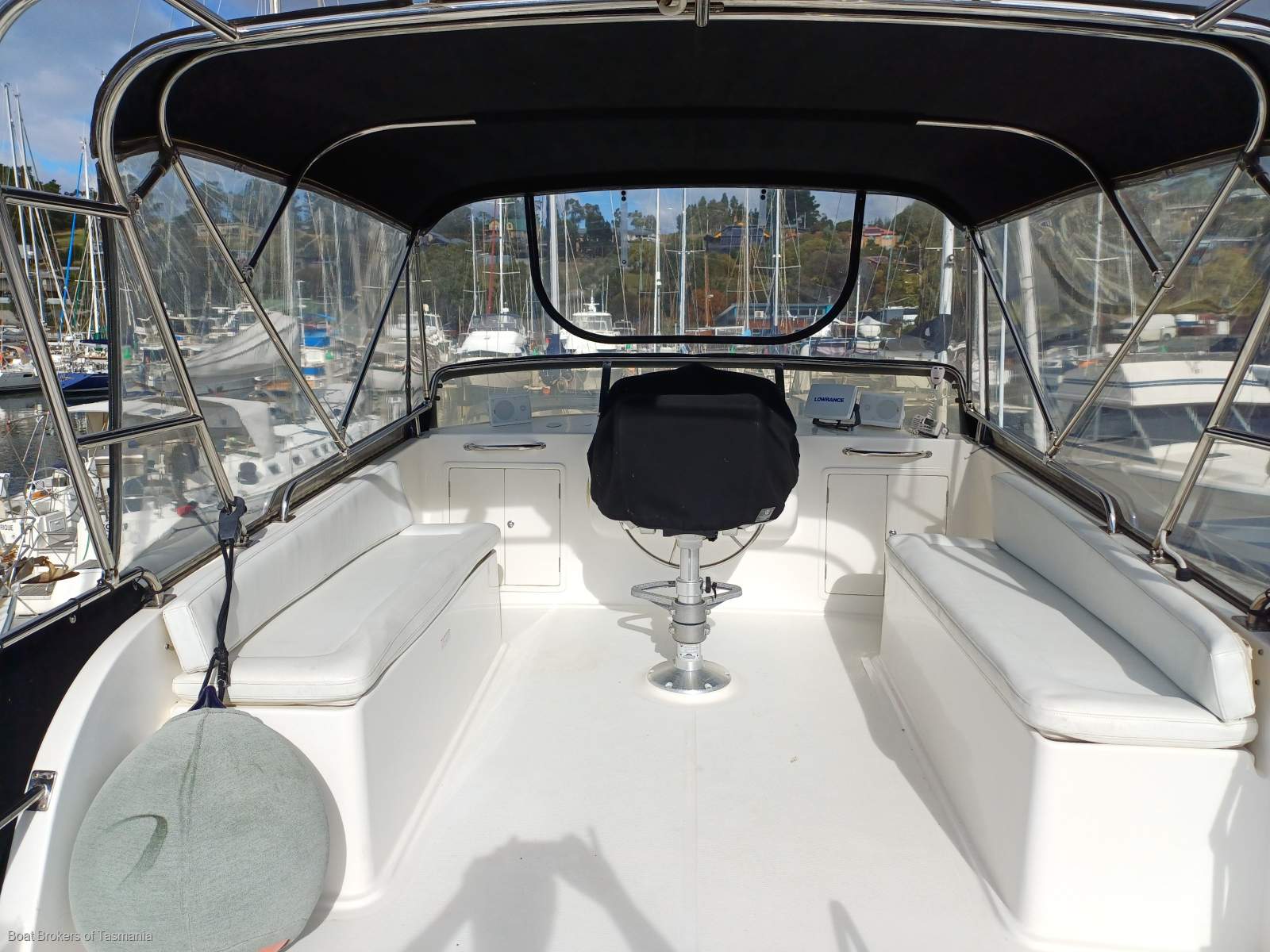 Seanna Integrity 350 Professionally maintained by conscientious vendors Boat Brokers of Tasmania