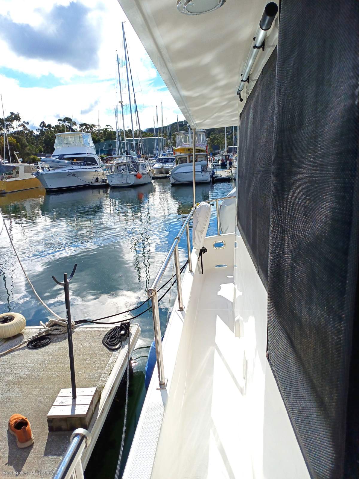 Seanna Integrity 350 Professionally maintained by conscientious vendors Boat Brokers of Tasmania