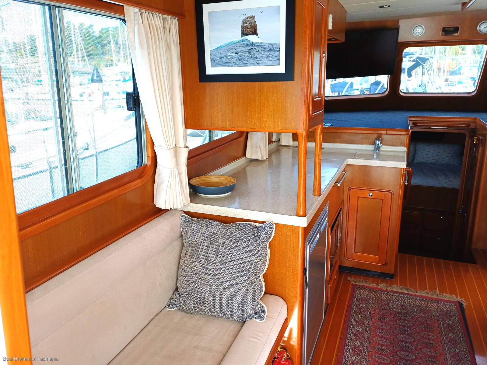 Seanna Integrity 350 Professionally maintained by conscientious vendors Boat Brokers of Tasmania