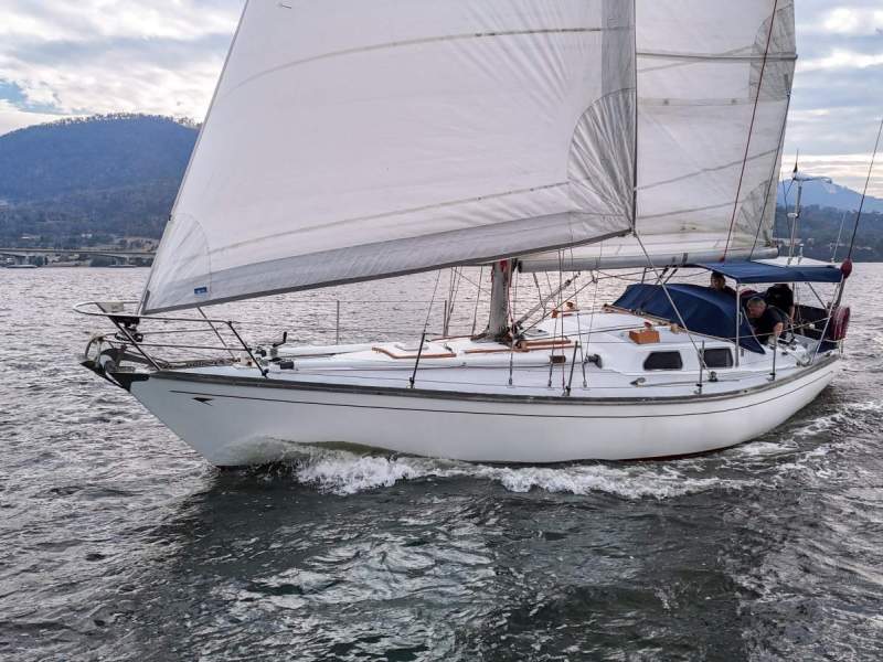Duncanson 35 EXCELLENT PRESENTATION & UPGRADED ENGINE!