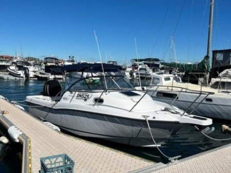 Boston Whaler 235 Conquest