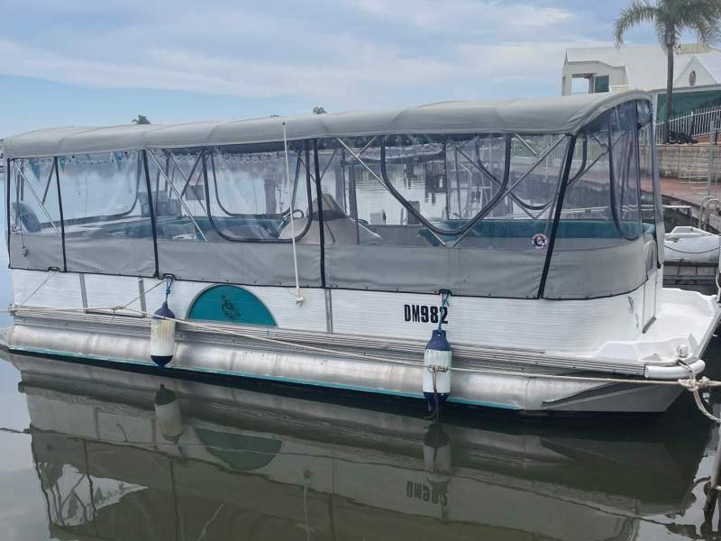 Sun Party Pontoon