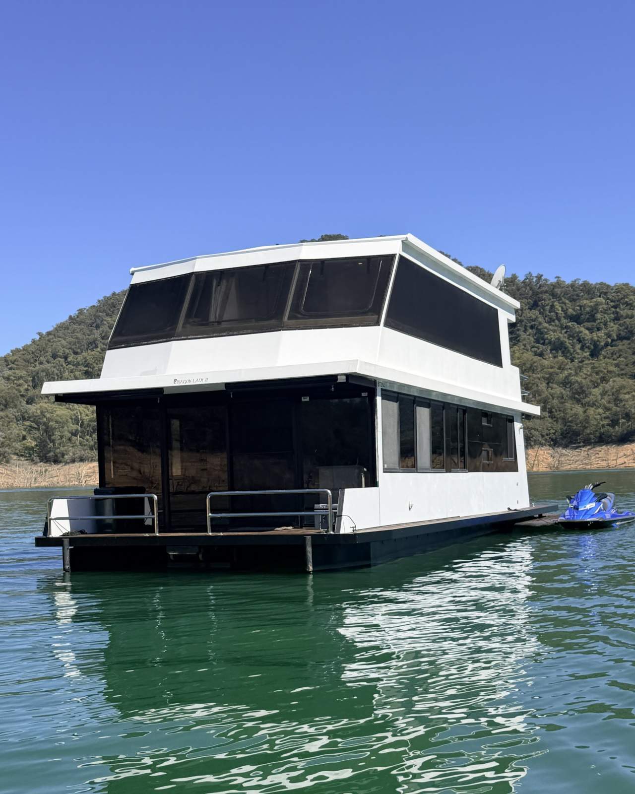 Dragon Lady II:Eildon Houseboat for Sale - Dragon Lady II