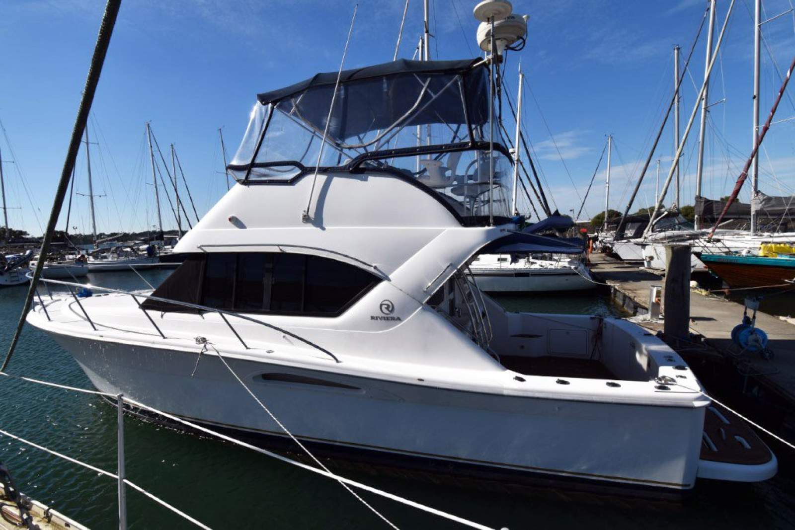 Riviera 3350 Flybridge - EXTREMELY WELL KEPT