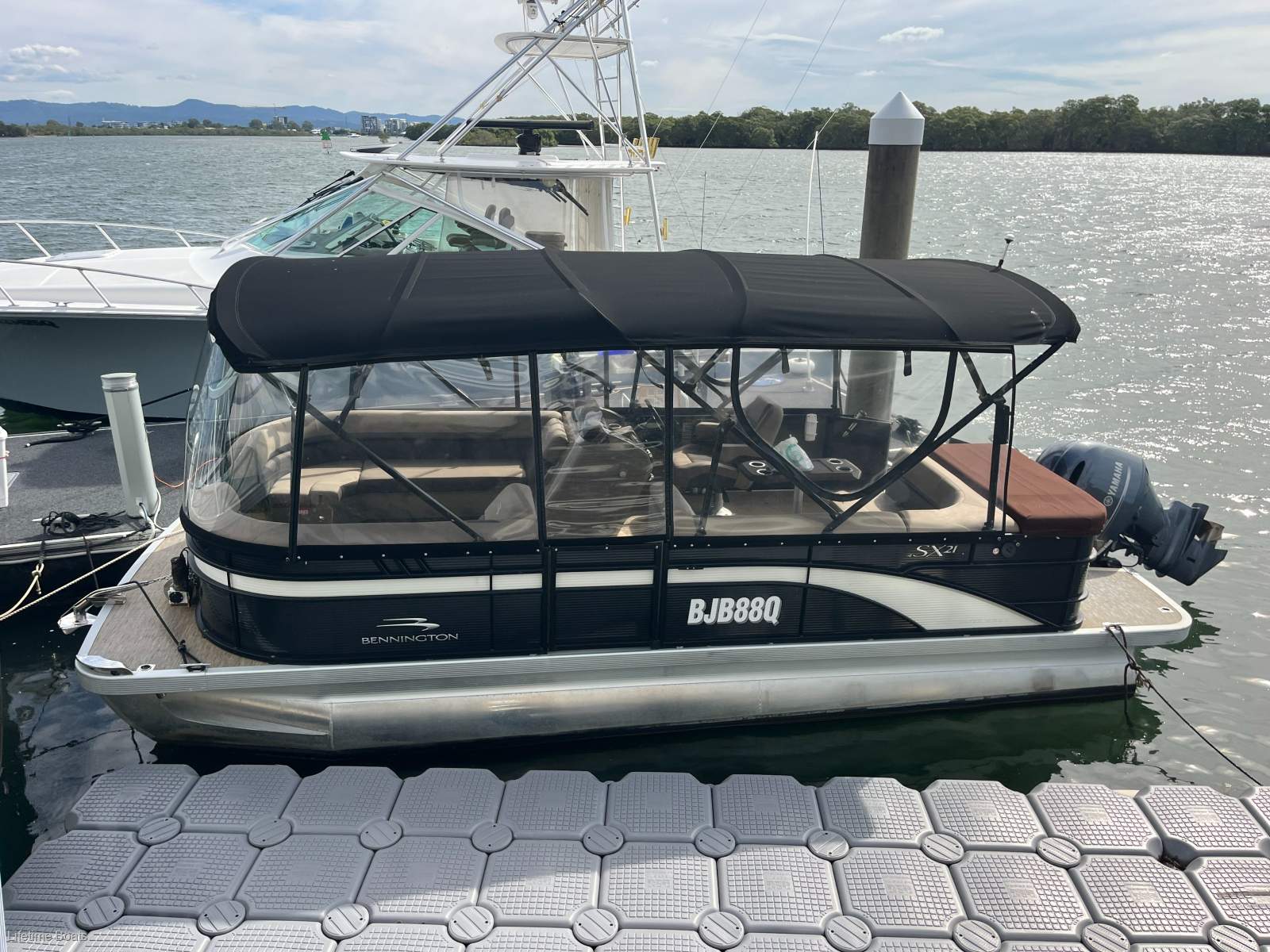 Bennington Pontoon Boat 21SX - 2023MY