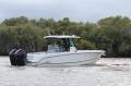 Boston Whaler 330 Outrage Centre Console