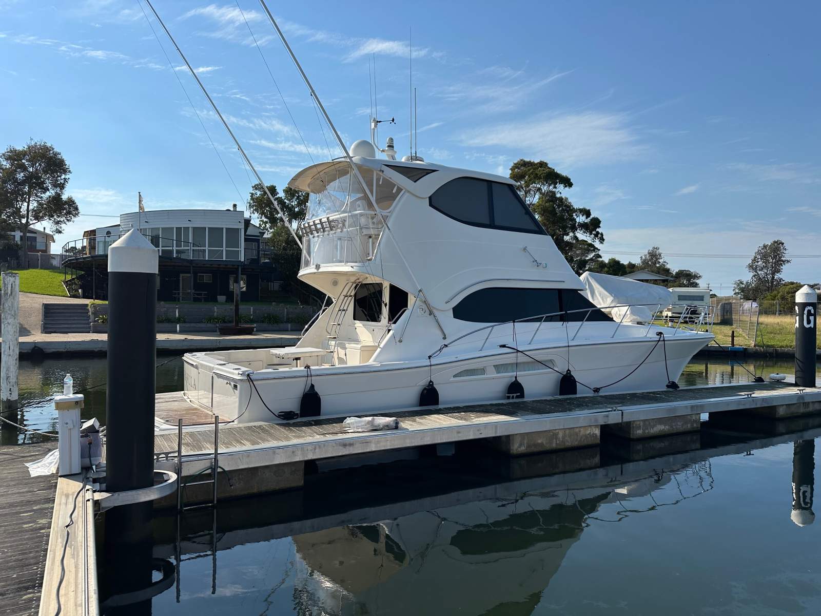 Riviera 47 Enclosed Flybridge